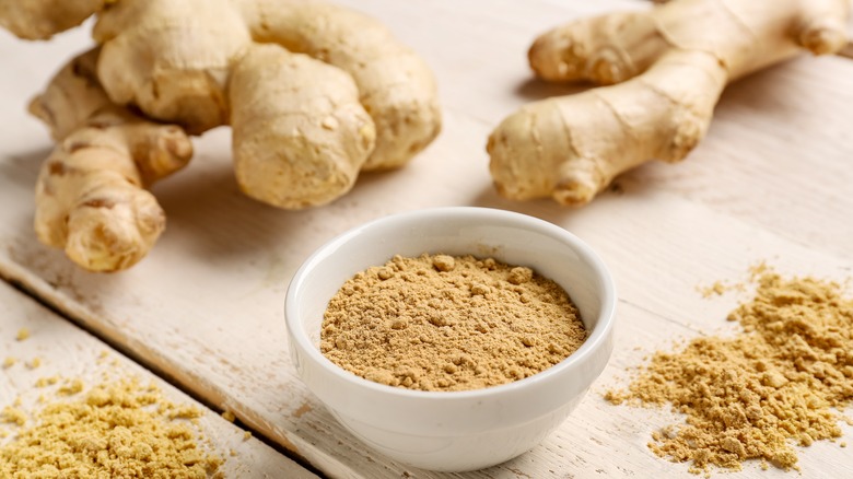 fresh ginger root and ground ginger