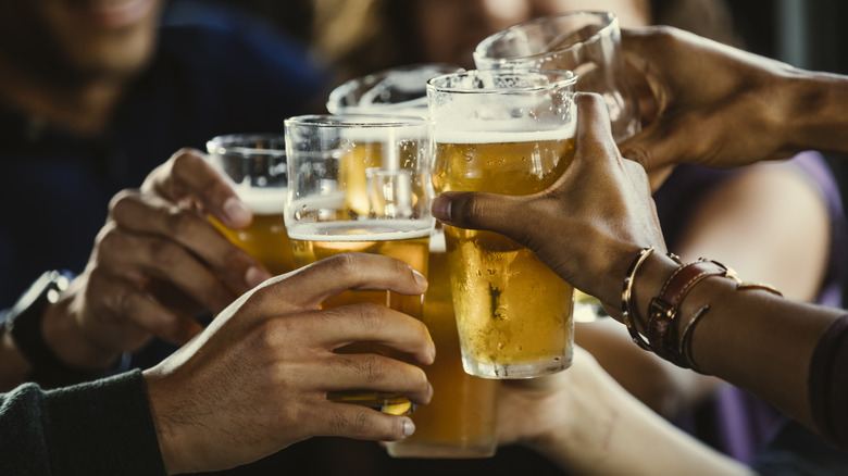 People cheersing glasses of beer