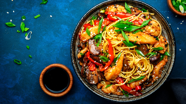 stir fry egg noodles with sauce