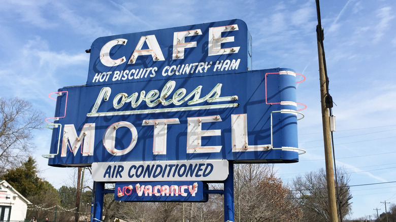 Sign for The Loveless Cafe in Nashville, Tennessee