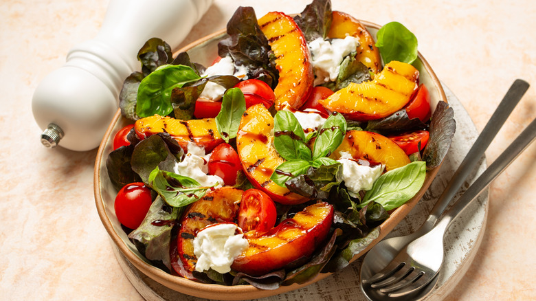 Bowl with peach and tomato caprese