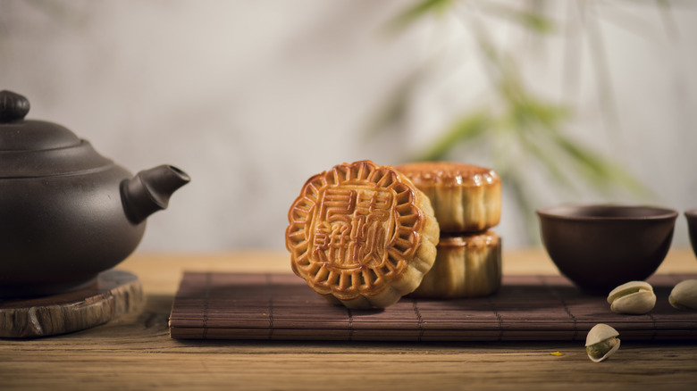 Mooncakes with tea and pistachios