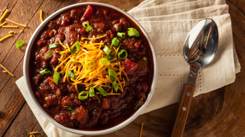 Beef chili with cheese