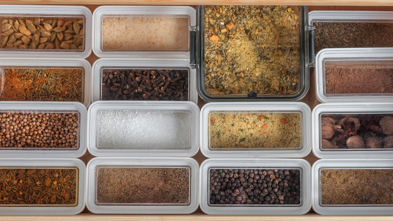 Storage containers of spices