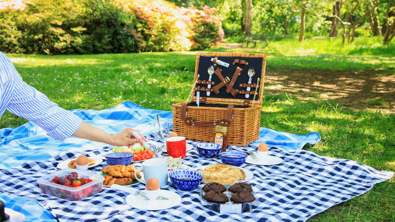 Picnic basket and foods