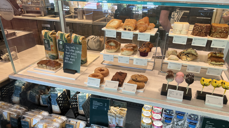 Starbucks baked goods and ready-to-go display case