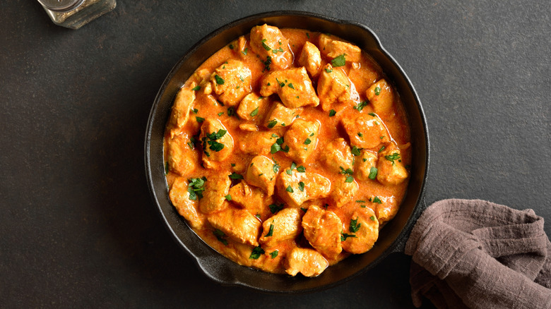 Chicken tikka in a cast iron