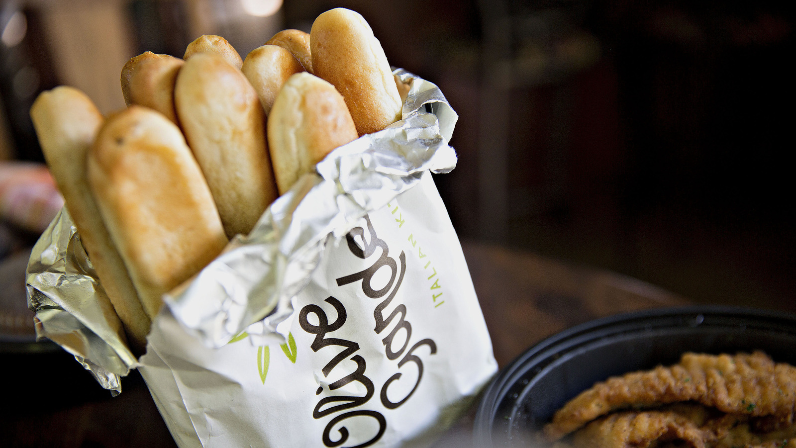 Los límites tácitos de los palitos de pan ilimitados de Olive Garden
