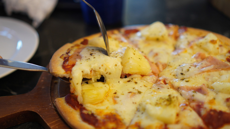 close up of Hawaiian pizza