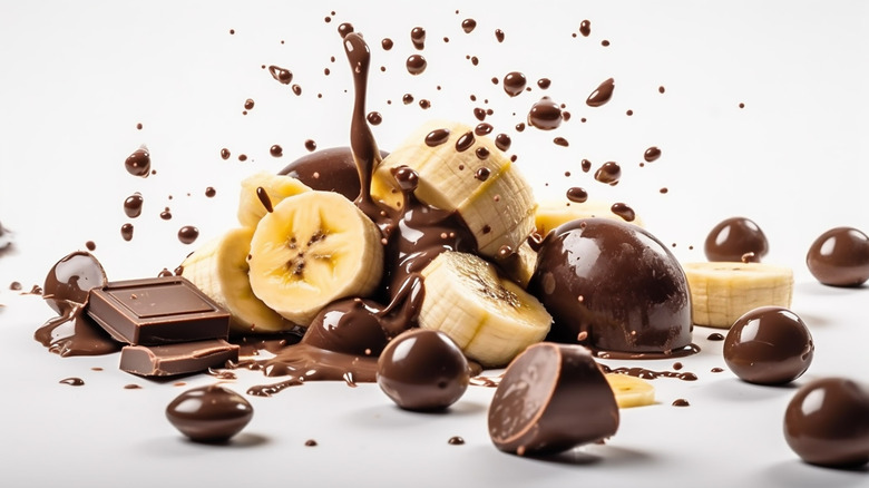 chocolate splash with sliced bananas