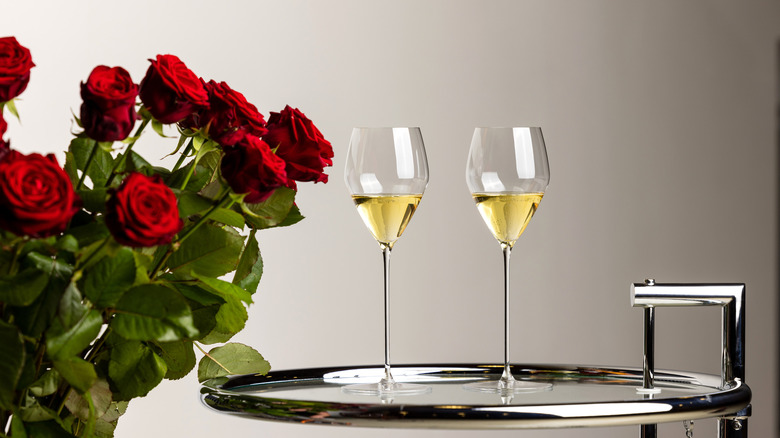 Specialized Champagne wine glasses and roses