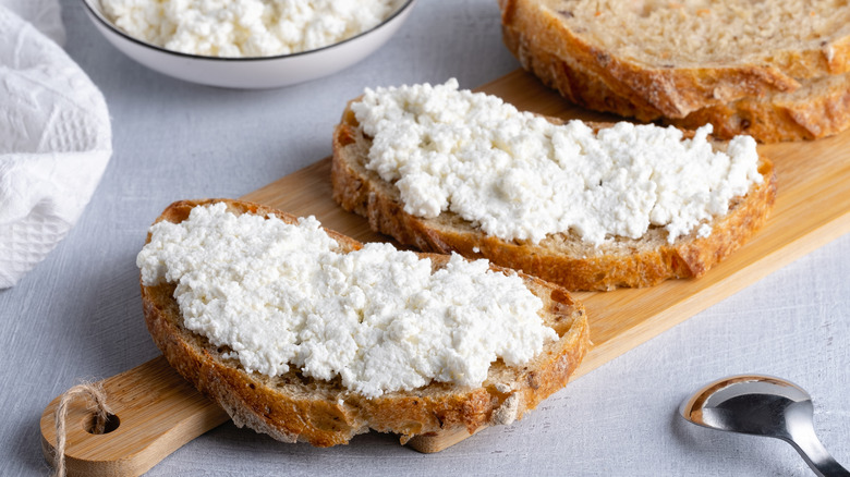 Cottage cheese on pieces of sourdough bread