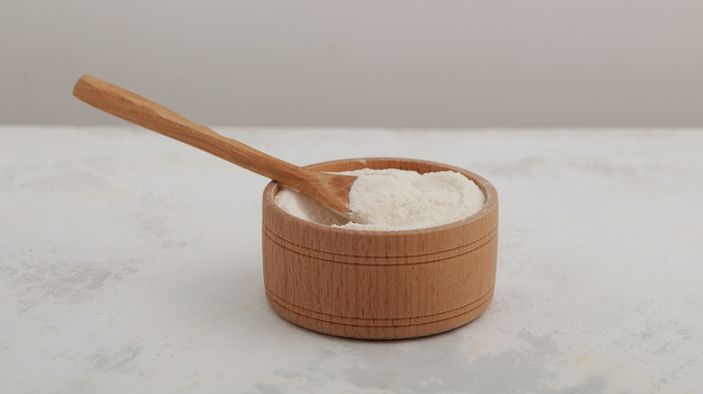 Wooden bowl of xanthan gum with spoon