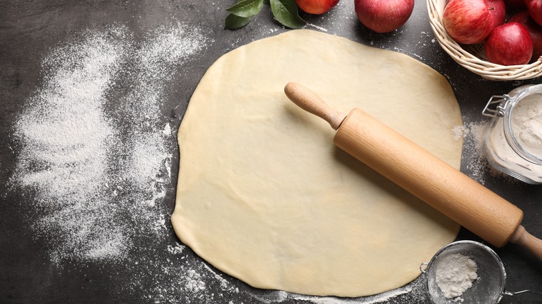 Pie crust and apples