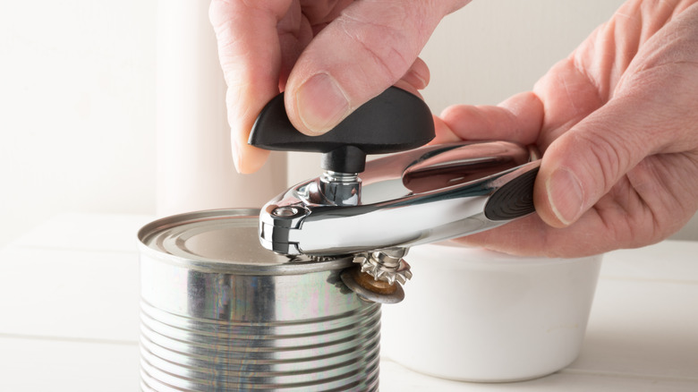 Opening tin with side can opener