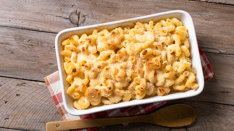 Casserole dish with baked mac and cheese