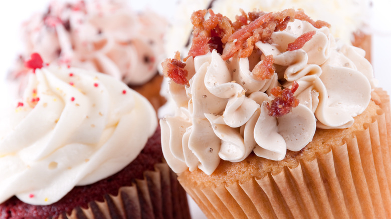 Cupcakes with bacon