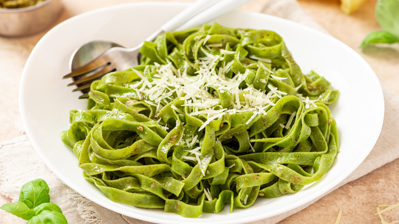 Spinach pasta with parmesan and basil
