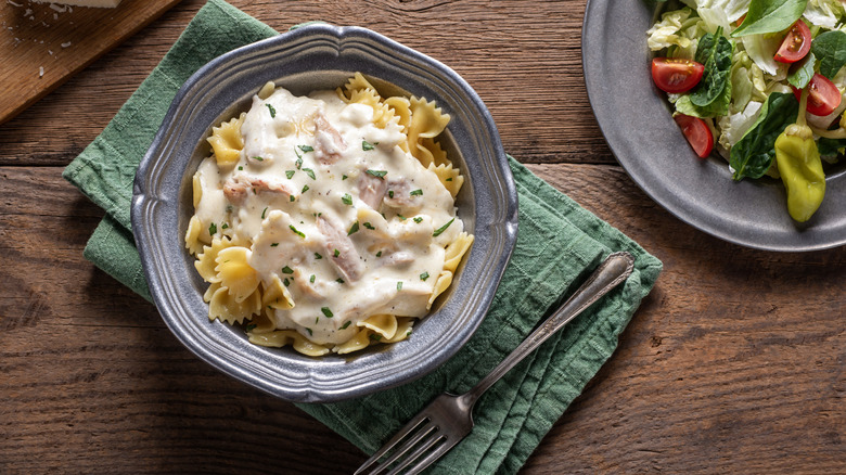 Boiled pasta topped with Alfredo sauce