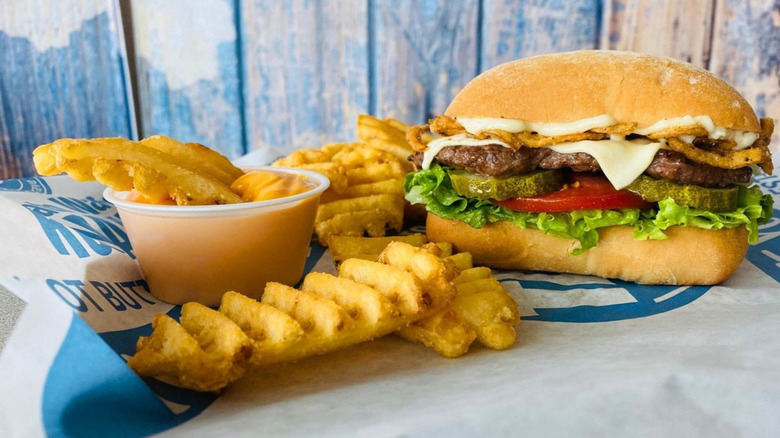 Romanburger with waffle fries