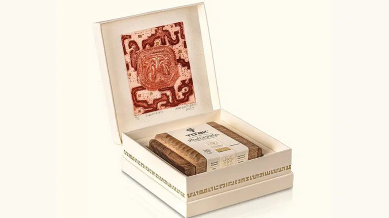 Masters Series Enriquestuardo chocolate bar in box