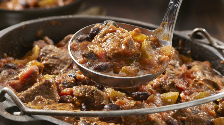 Chili with chunks of steak