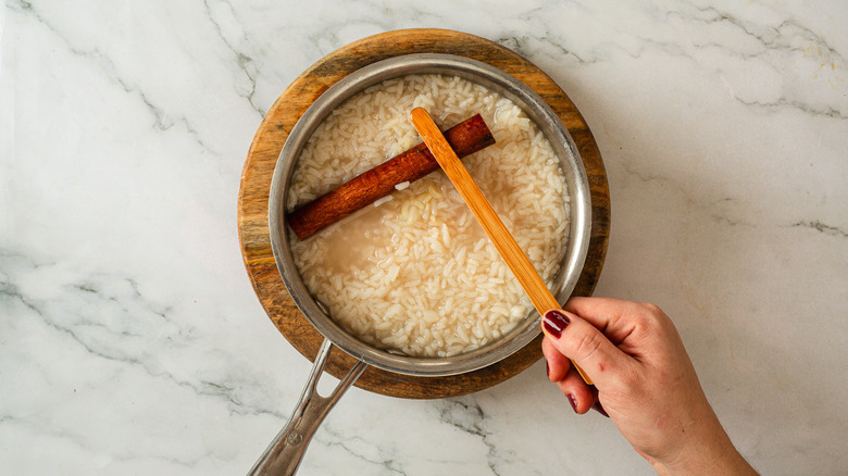 Removing cinnamon stick from rice