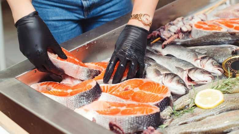 Fresh fish steaks and whole fish at a market