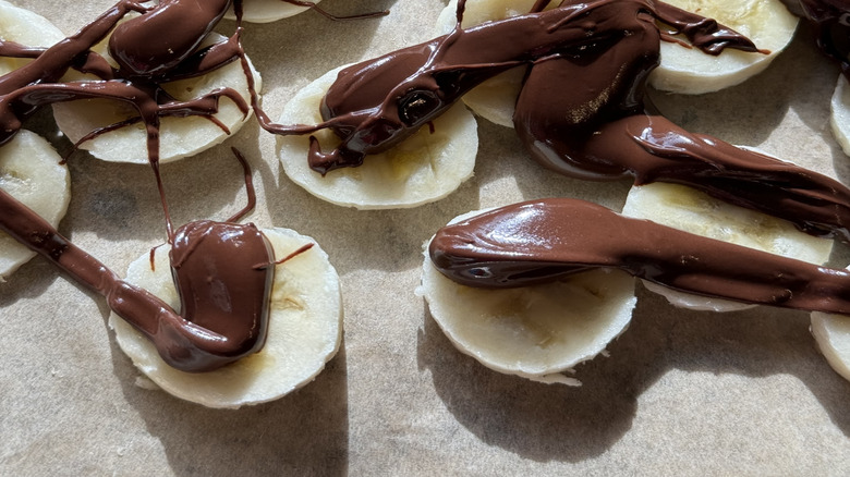 Banana slices with melted chocolate