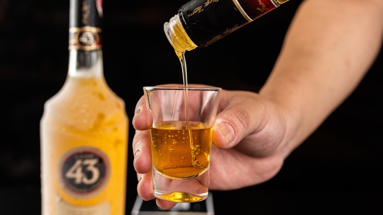 Person pouring Licor 43