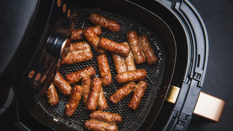 Crispy sausages in an air fryer