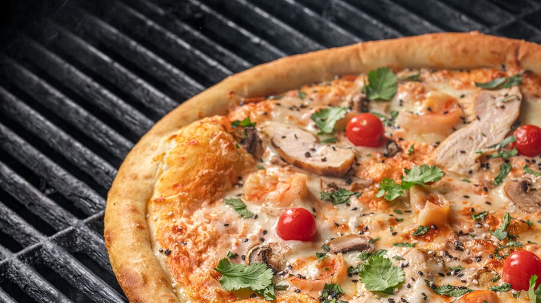 chicken, tomato, cilantro pizza