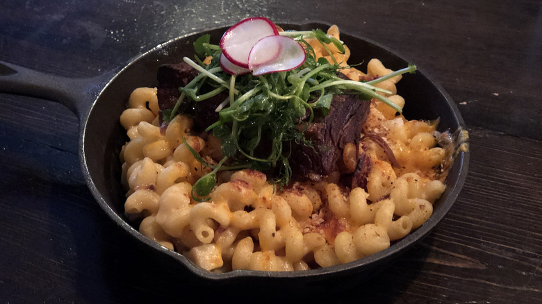 skillet of brisket mac and cheese