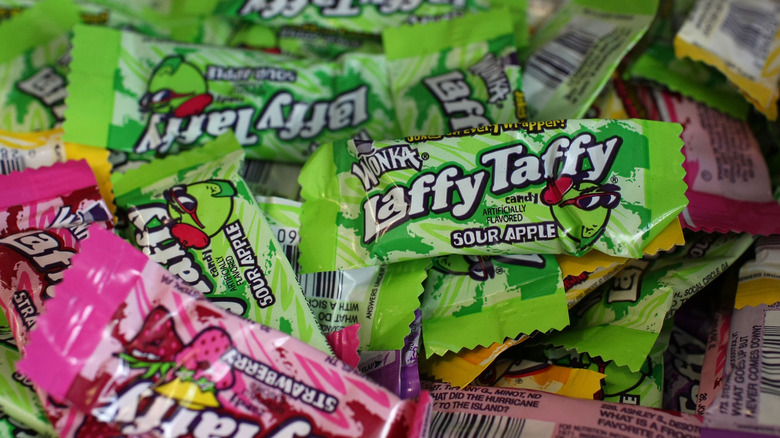 packets of laffy taffy