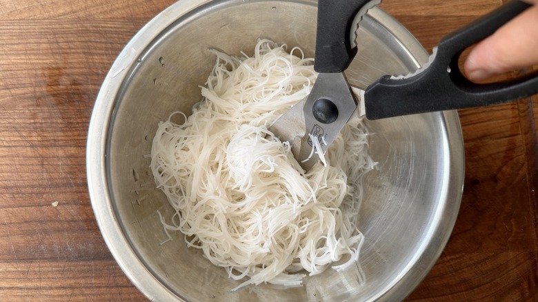 cutting vermicelli in bowl