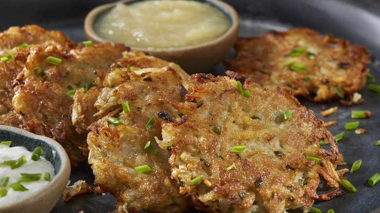 potato latkes arranged in pan