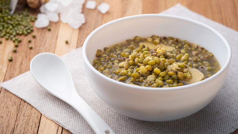 A bowl of boiled mung beans and ginger