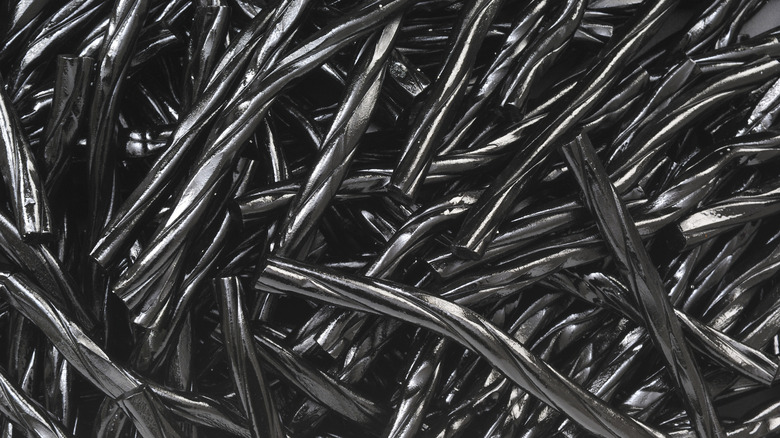 Black licorice ropes