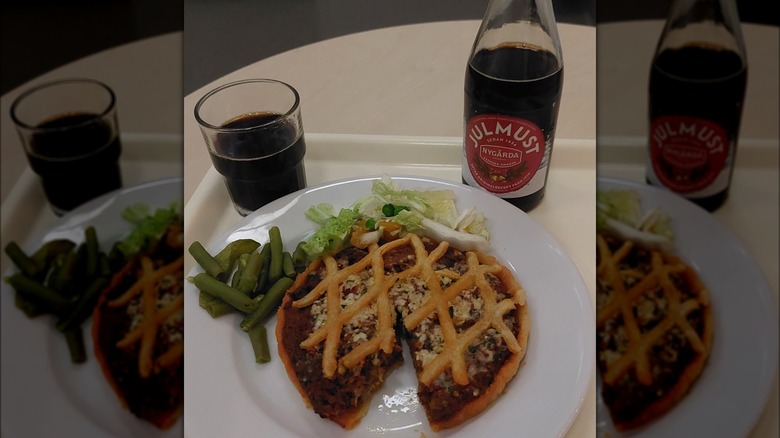 Minced beef pie and greens