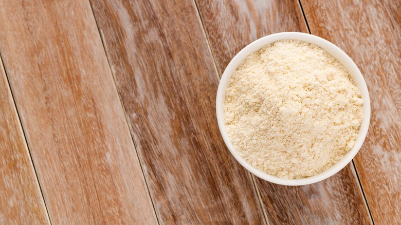 White bowl of gelatin powder