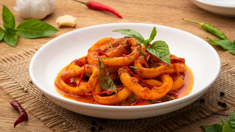 stir-fried squid and red curry