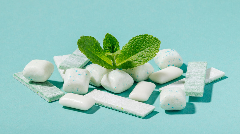 Mint chewing gum