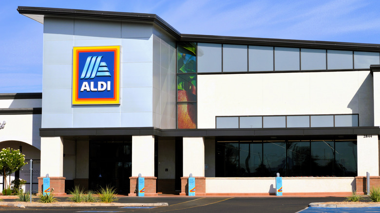 storefront of an Aldi