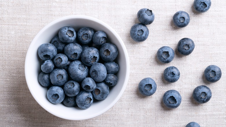 Bowl of blueberries