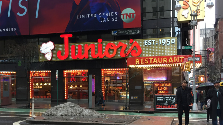 Junior's restaurant in Times Square