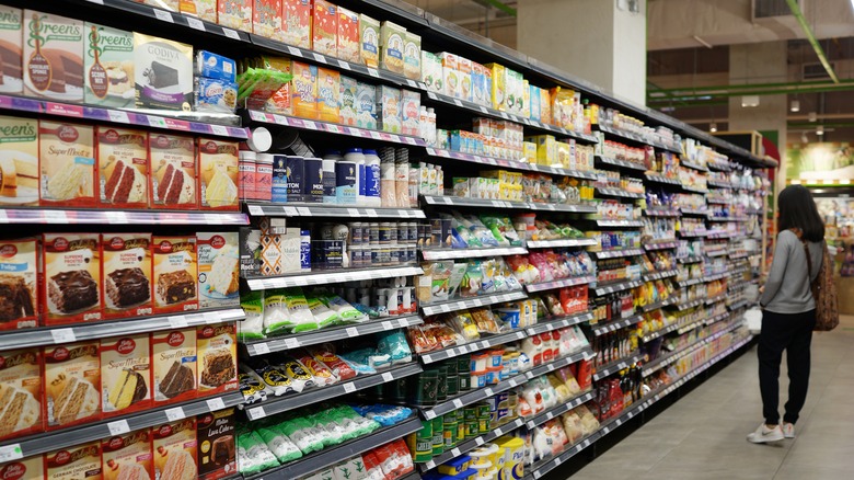 baking grocery aisle