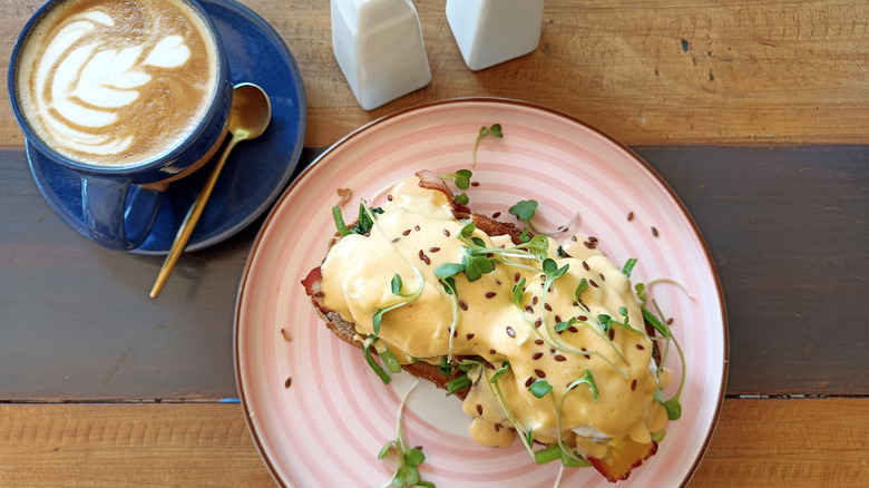 eggs Benedict and coffee