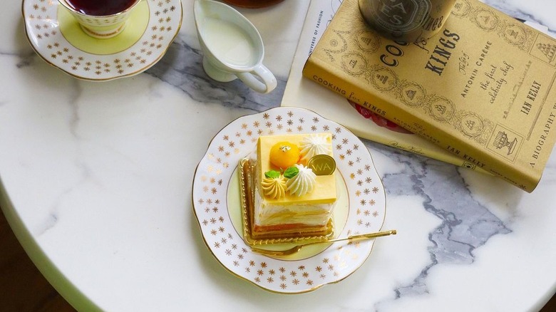 Cake and tea on a table