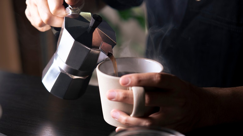 moka pot pouring coffee