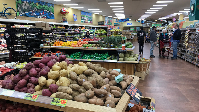 Trader Joe's interior